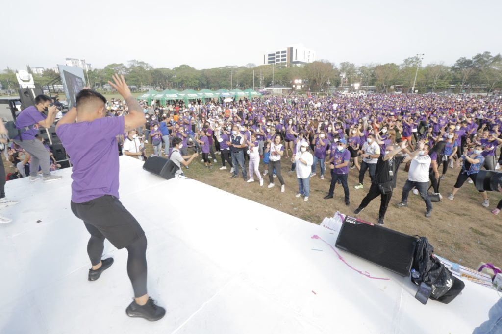 Government officials, workers and individuals from nearby areas of Clark Freeport Zone moved and grooved during the ‘Zumba for Juanas’ activity organized by the Provincial Government of Pampanga, DOLE and CDC.  