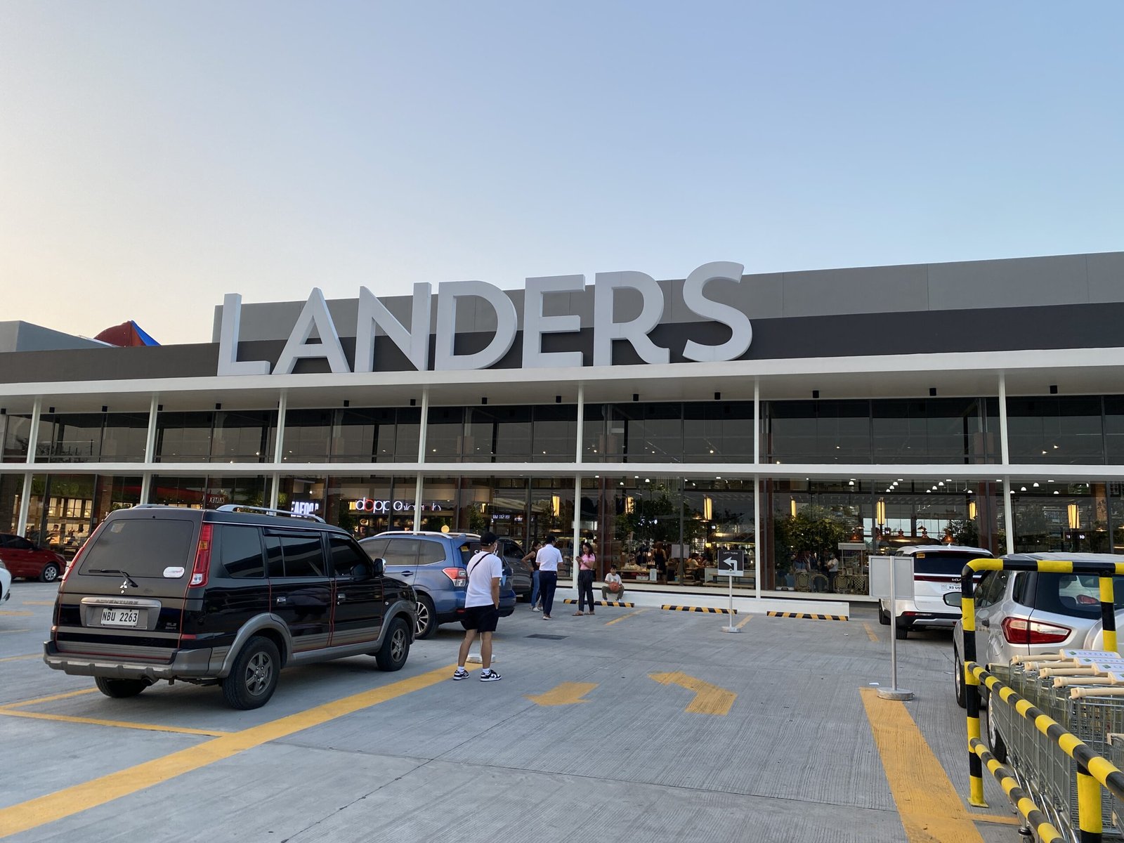 https://thevoicenewsweekly.com/wp-content/uploads/2023/04/Landers-Grand-Opening-4-scaled.jpg